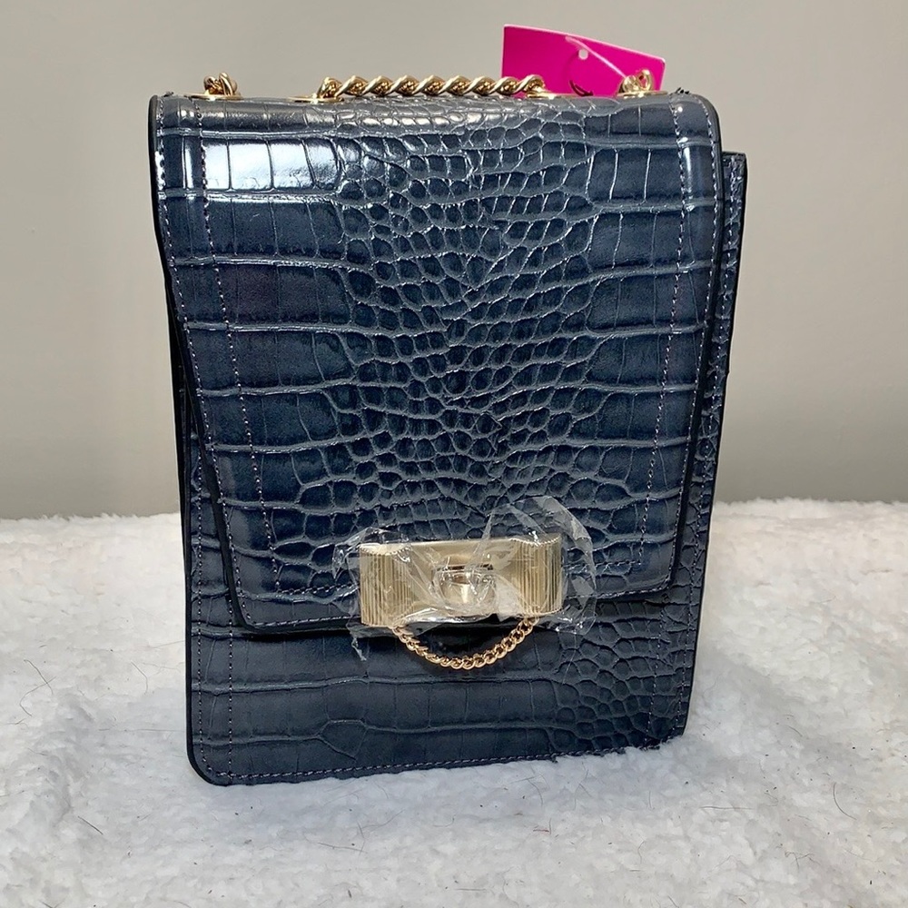 🌸 Betsey Johnson chain gang crossbody gray - Picture 3 of 10